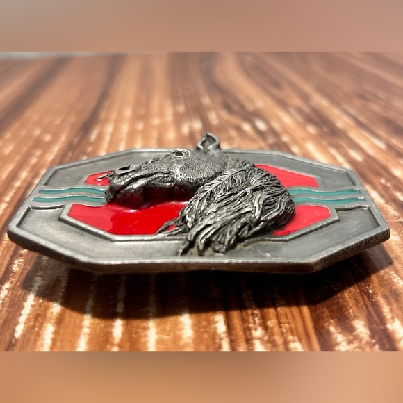 Siskiyou Horse Enamel Belt Buckle, F-7 , Red Green Metal 3D, made in USA 1993 - Picture 13 of 14